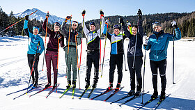 Gruppenbild der Langläufer beim Langlauftraining mit Peter Schlickenrieder