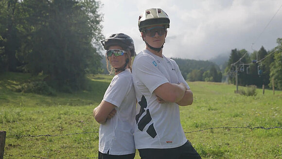 Sabrina Cakmakli und Florian Wilmsmann Rücken an Rücken