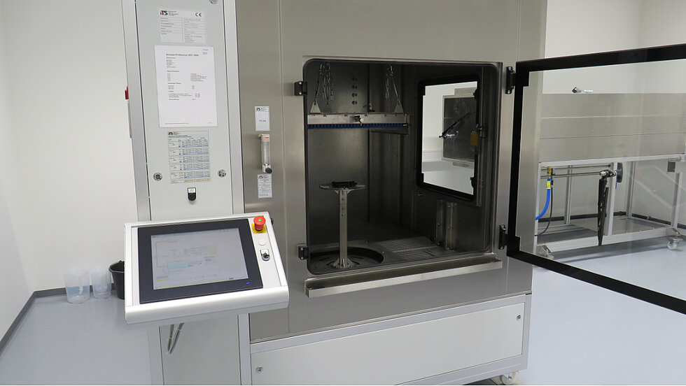 Spray water chamber with open door in the TQ Product Compliance Center