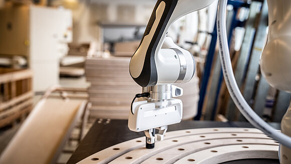 Cobot im Schreinerhandwerk