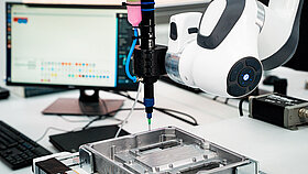Franka Emika Robot glues