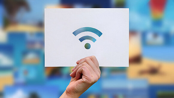 Wlan Symbol auf Schild