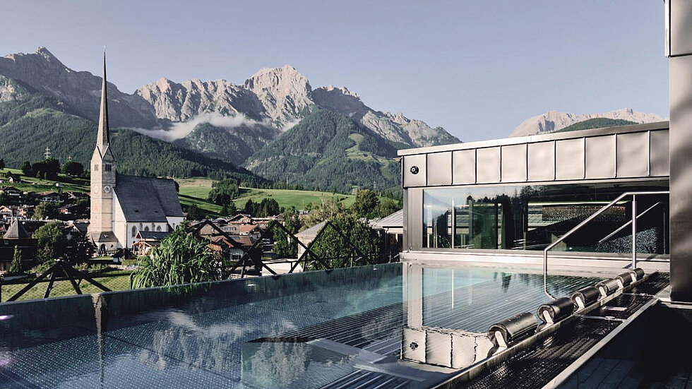 Außenansicht Pool Hotel Hochkönigin im Salzburger Land