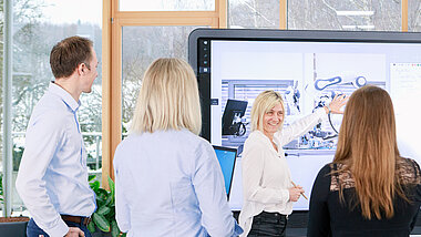 Teambesprechung vor cannyboard