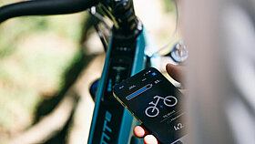 Smartphone mit der TQ E-Bike App
