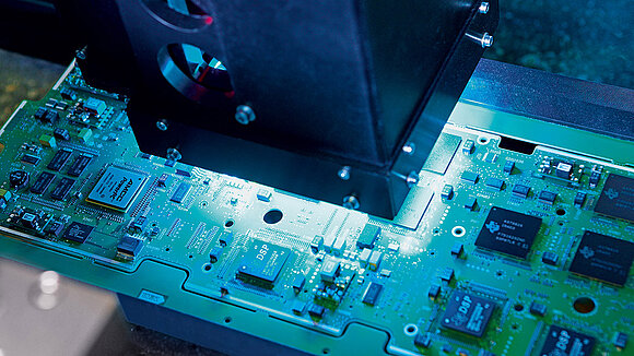 [Translate to English:] Inline-AOI für SMD E²MS-Test