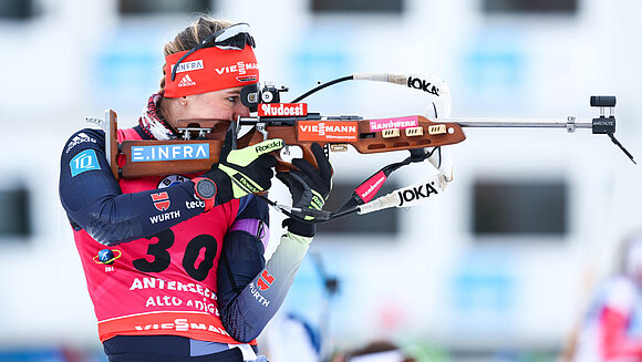 Biathlon Dennis Herrmann am Schießstand