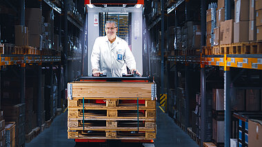 Staplerfahrer in der Produktion