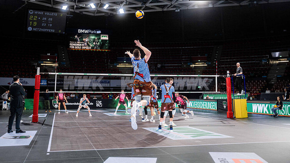Volleyballspiel vom GCDW mit Spielern in Aktion