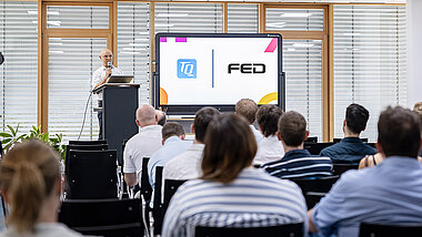 Detlef Schneider gives a presentation in front of an audience