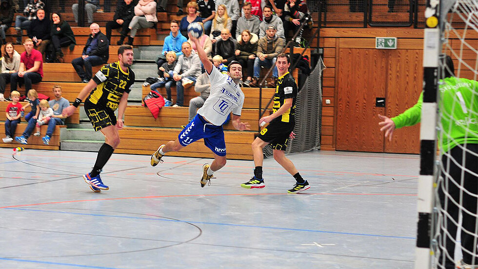 Bild von Spielern des TSV Herrsching Handball während eines Spieles 