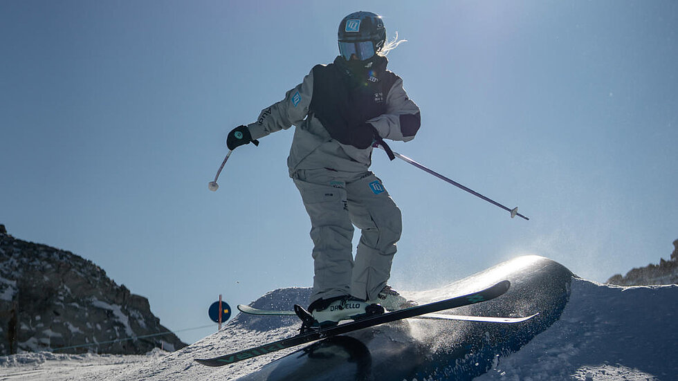 Nahaufnahme von Muriel Mohr auf einer Rail