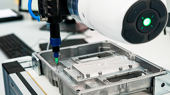 Franka Emika Robot glues