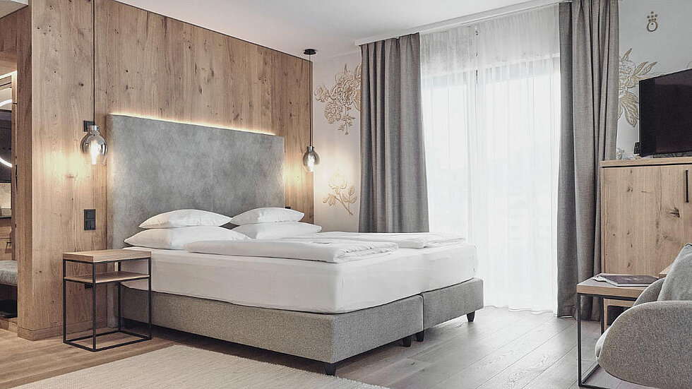 Hotelzimmer mit Doppelbett vom Hotel Hochkönigin im Salzburger Land