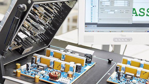 [Translate to English:] In-Circuit-Test (ICT) E²MS-Test