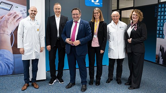 Group photo, from left to right: Stefan Schneider, Rüdiger Stahl, State Secretary for Economic Affairs Tobias Gotthardt, Anne Köster, Detlef Schneider, and Sigrid Hofstätter