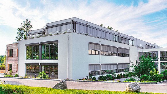 Einweihung des neuen Produktionsgebäudes mit 7.500 Quadratmetern Nutzfläche am Hauptsitz Gut Delling
