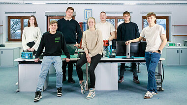 Azubi-Gruppe in Büro