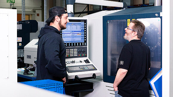 2 Mitarbeiter in der Produktion