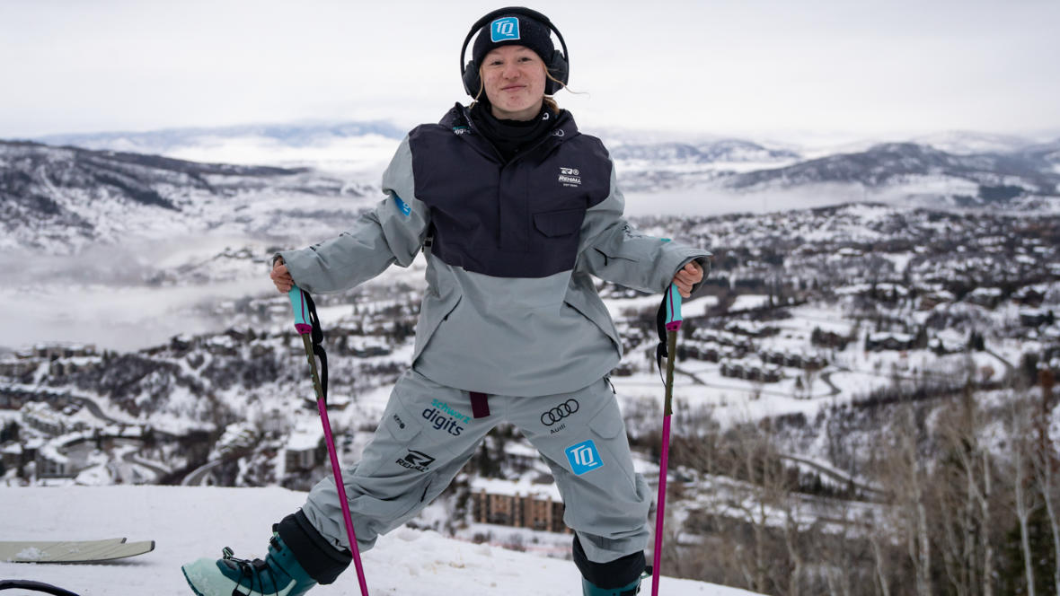 Muriel Mohr beim Aufwärmen im Hintergrund ein Tal