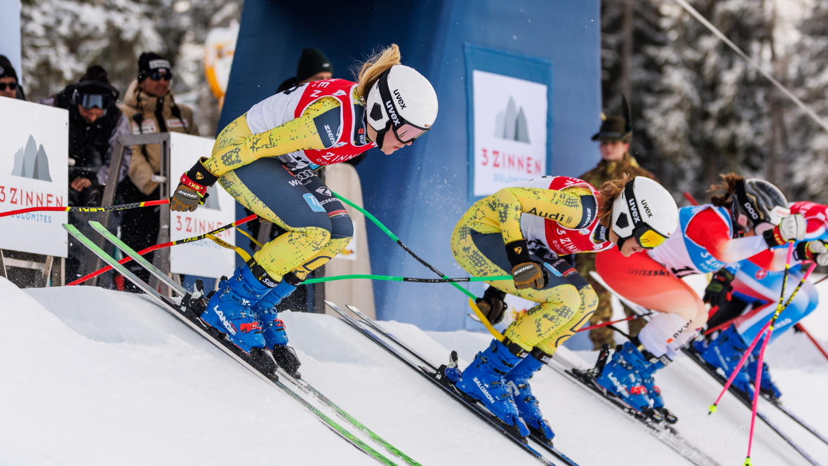 Vier Skicrosserinnen beim Start