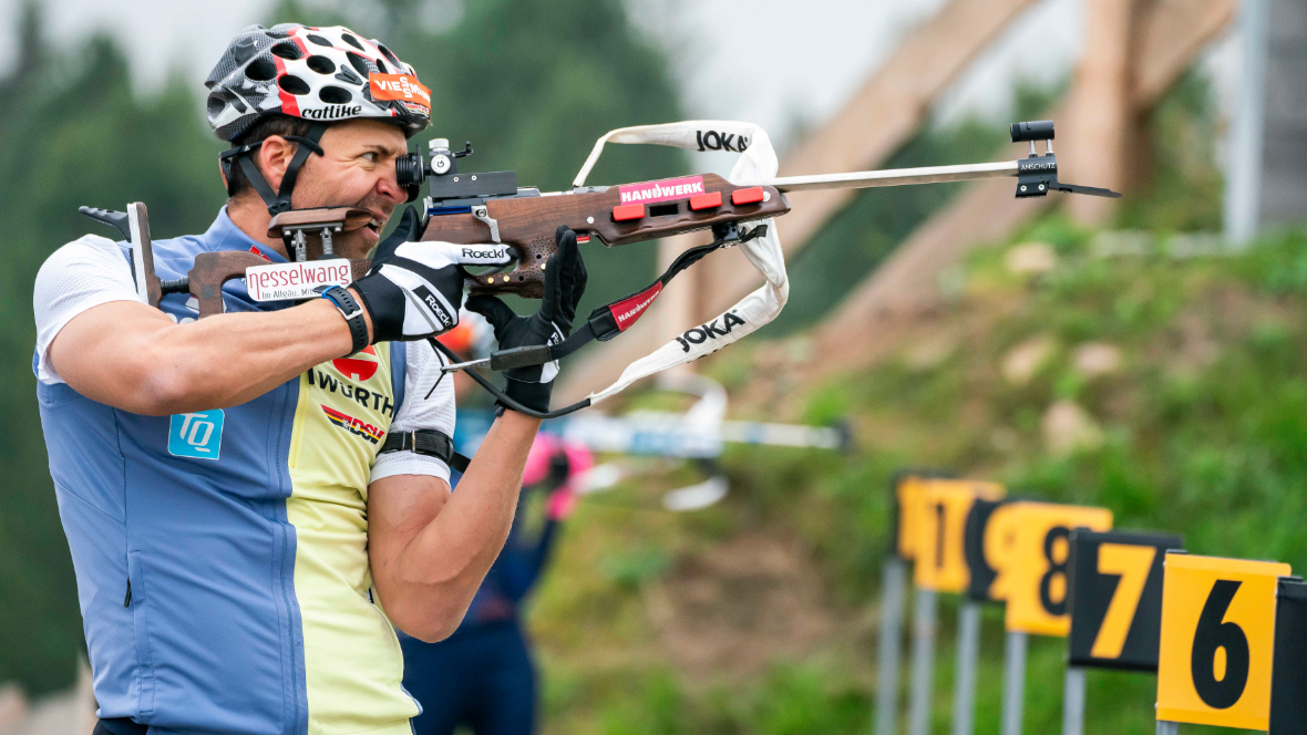 Biathlet Philipp Nawrath beim Schießen