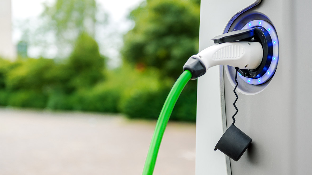 Ladestecker und E-Ladesäule