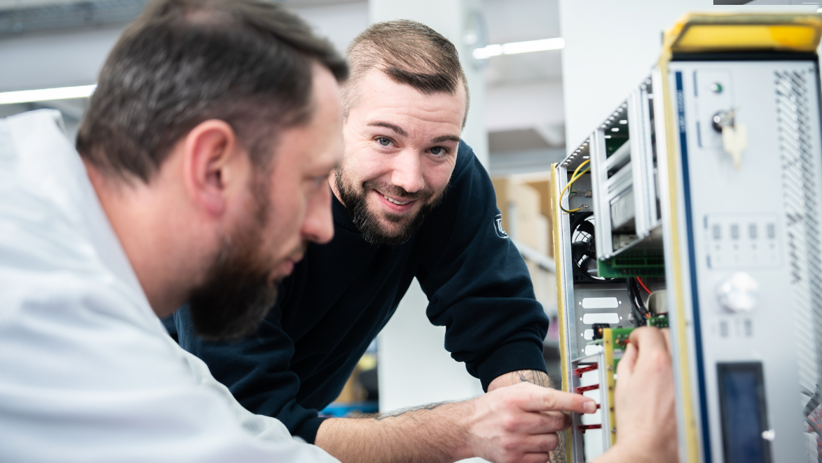 Timo Reitgaßl mit Kollegen