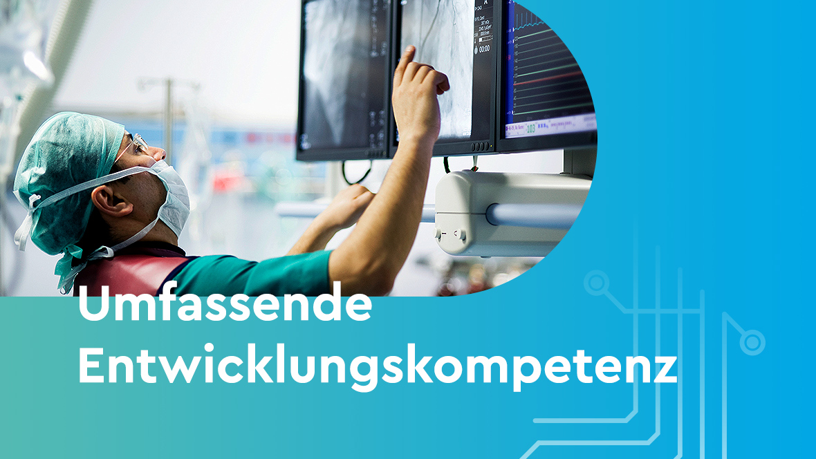 Umfassende Entwicklungskompetenz Ausschnitt von einem Arzt am OP-Bildschirm