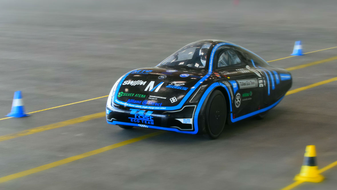 E-Rennwagen auf der Rennstrecke