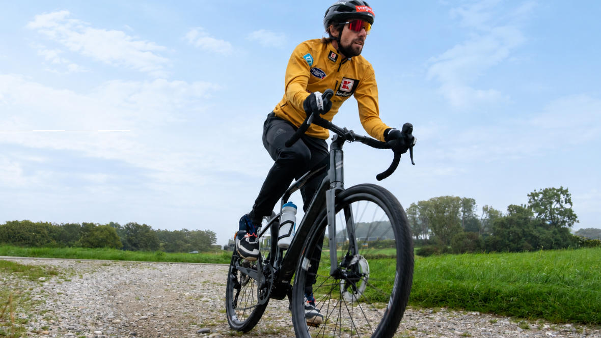 Johannes Rydzek auf einem Gravelbike